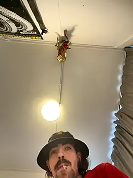 Snapshot of wolfwhite95 chatting on 11/22/25, 01:21 wolfwhite95 online show from 11/22/25, 01:21