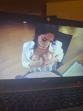 Snapshot of wolfwhite95 chatting on 02/12/26, 01:11 wolfwhite95 online show from 02/12/26, 01:11