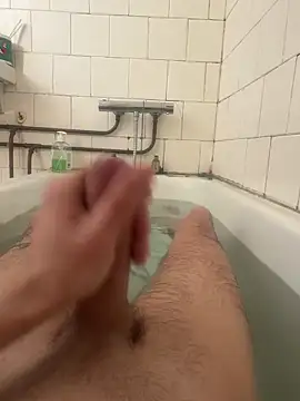 Snapshot of wolfwhite95 chatting on 02/19/26, 10:44 wolfwhite95 online show from 02/19/26, 10:44