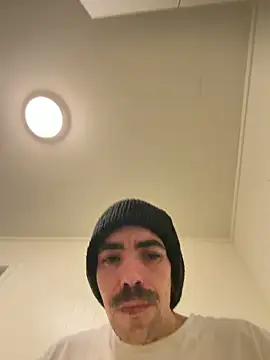 Snapshot of wolfwhite95 chatting on 02/28/26, 06:25 wolfwhite95 online show from 02/28/26, 06:25