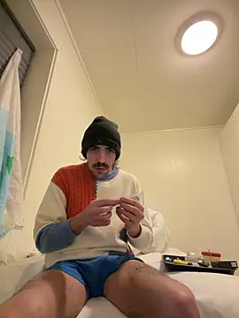 Snapshot of wolfwhite95 chatting on 03/03/26, 12:17 wolfwhite95 online show from 03/03/26, 12:17