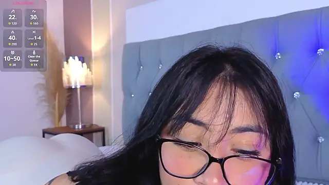 aprildreams19 online show from 02/03/26, 12:21