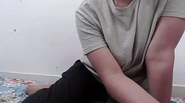 ANANYA-TIWARI online show from 02/05/25, 06:56