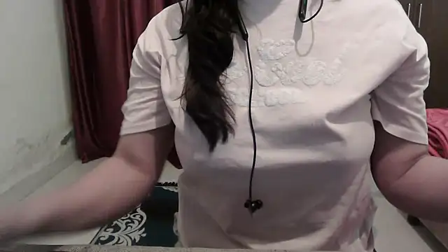 ANANYA-TIWARI online show from 11/28/25, 04:59