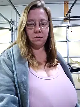 Snapshot of MsShelby40 chatting on 12/04/24, 10:08 MsShelby40 online show from 12/04/24, 10:08