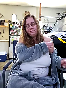 Snapshot of MsShelby40 chatting on 12/06/24, 04:17 MsShelby40 online show from 12/06/24, 04:17