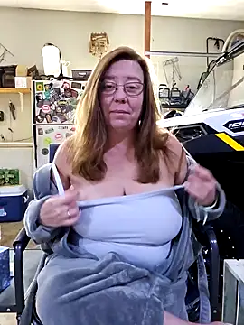 Snapshot of MsShelby40 chatting on 12/12/24, 03:27 MsShelby40 online show from 12/12/24, 03:27