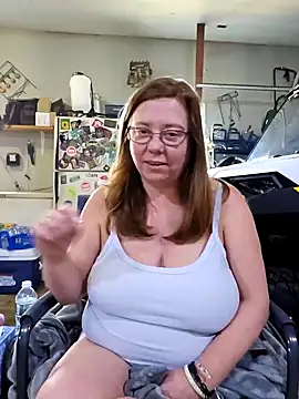 Snapshot of MsShelby40 chatting on 12/17/24, 06:42 MsShelby40 online show from 12/17/24, 06:42