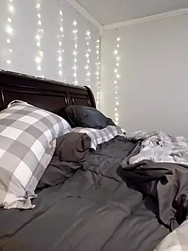 Snapshot of MsShelby40 chatting on 12/18/24, 03:22 MsShelby40 online show from 12/18/24, 03:22