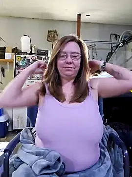 Snapshot of MsShelby40 chatting on 12/26/24, 05:30 MsShelby40 online show from 12/26/24, 05:30