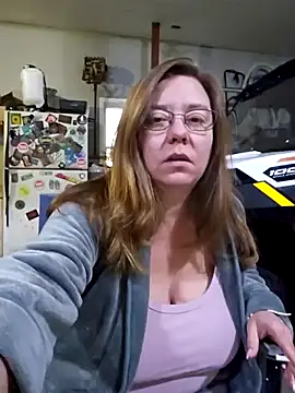 Snapshot of MsShelby40 chatting on 12/26/24, 10:31 MsShelby40 online show from 12/26/24, 10:31