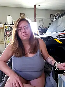 Snapshot of MsShelby40 chatting on 12/28/24, 05:14 MsShelby40 online show from 12/28/24, 05:14