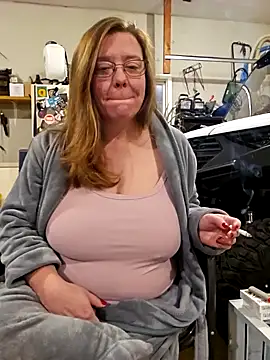 Snapshot of MsShelby40 chatting on 01/16/25, 11:16 MsShelby40 online show from 01/16/25, 11:16