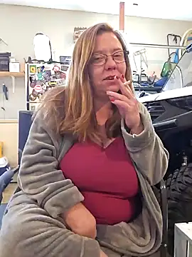 Snapshot of MsShelby40 chatting on 01/17/25, 03:22 MsShelby40 online show from 01/17/25, 03:22