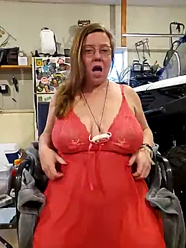 Snapshot of MsShelby40 chatting on 02/12/25, 10:04 MsShelby40 online show from 02/12/25, 10:04