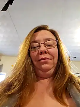 Snapshot of MsShelby40 chatting on 02/13/25, 10:11 MsShelby40 online show from 02/13/25, 10:11