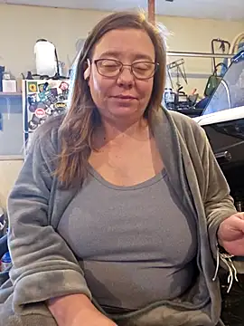 Snapshot of MsShelby40 chatting on 02/20/25, 09:53 MsShelby40 online show from 02/20/25, 09:53