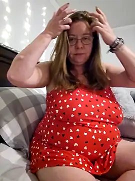 Snapshot of MsShelby40 chatting on 03/15/25, 10:22 MsShelby40 online show from 03/15/25, 10:22