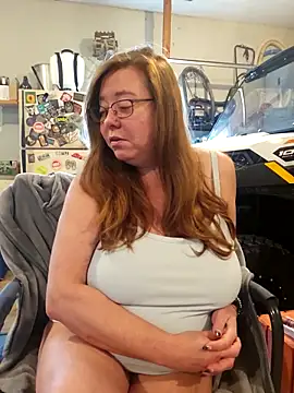 Snapshot of MsShelby40 chatting on 10/30/25, 04:41 MsShelby40 online show from 10/30/25, 04:41