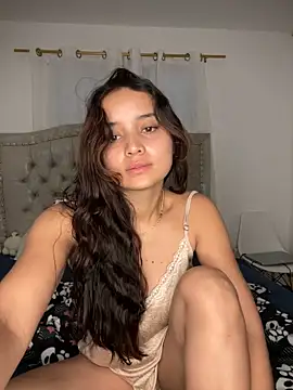 Snapshot of MollySanders___ chatting on 12/18/24, 12:18 MollySanders online show from 12/18/24, 12:18