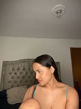 Snapshot of MollySanders___ chatting on 02/08/25, 10:51 MollySanders online show from 02/08/25, 10:51