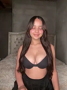 Snapshot of MollySanders___ chatting on 11/18/25, 10:36 MollySanders online show from 11/18/25, 10:36