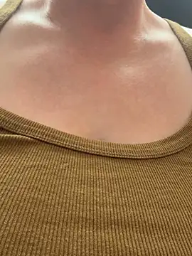 Snapshot of Big-Tits-McGee chatting on 11/18/25, 08:24 Big-Tits-McGee online show from 11/18/25, 08:24