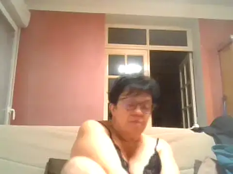 Snapshot of Vandeae44 chatting on 12/15/24, 08:25 Vandeae44 online show from 12/15/24, 08:25