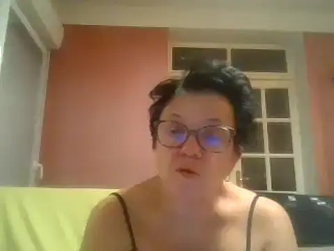 Snapshot of Vandeae44 chatting on 12/19/24, 08:34 Vandeae44 online show from 12/19/24, 08:34