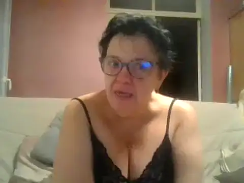 Snapshot of Vandeae44 chatting on 12/23/24, 07:09 Vandeae44 online show from 12/23/24, 07:09