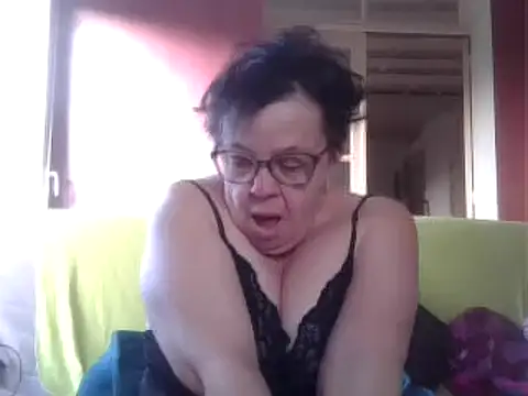 Snapshot of Vandeae44 chatting on 01/17/25, 08:24 Vandeae44 online show from 01/17/25, 08:24