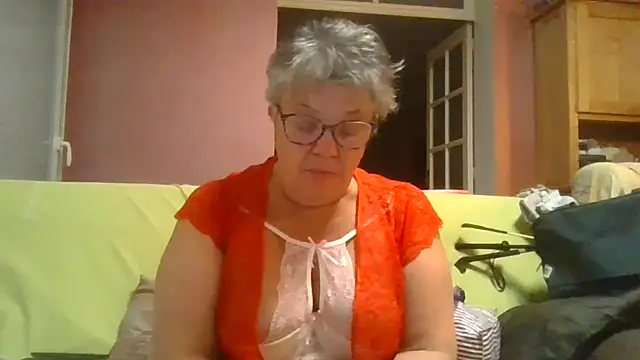 Snapshot of Vandeae44 chatting on 09/26/25, 07:51 Vandeae44 online show from 09/26/25, 07:51