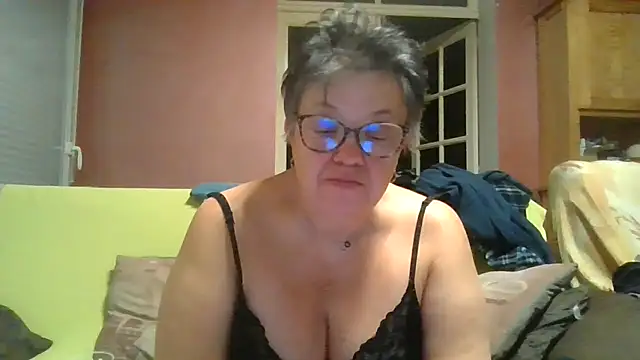 Snapshot of Vandeae44 chatting on 03/02/26, 09:54 Vandeae44 online show from 03/02/26, 09:54
