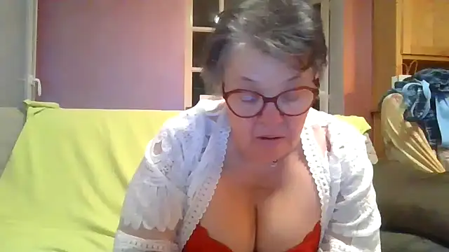 Snapshot of Vandeae44 chatting on 03/17/26, 09:07 Vandeae44 online show from 03/17/26, 09:07