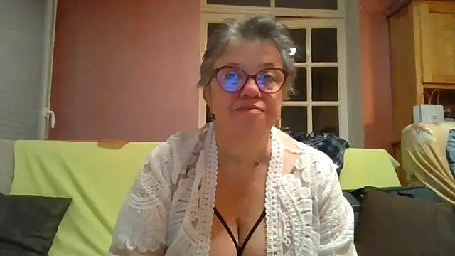 Snapshot of Vandeae44 chatting on 03/23/26, 08:46 Vandeae44 online show from 03/23/26, 08:46