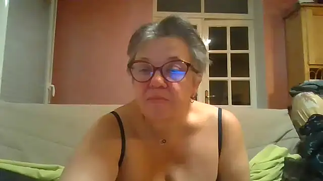 Snapshot of Vandeae44 chatting on 03/29/26, 07:25 Vandeae44 online show from 03/29/26, 07:25