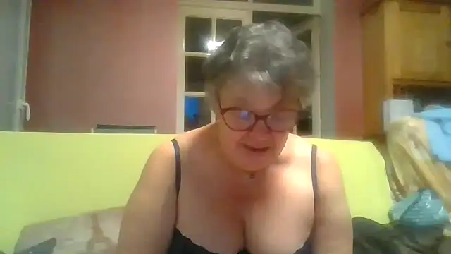 Snapshot of Vandeae44 chatting on 04/29/26, 07:20 Vandeae44 online show from 04/29/26, 07:20