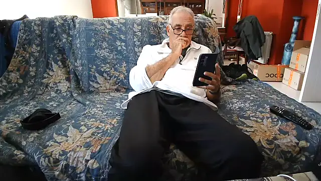 Snapshot of maduroguapo chatting on 12/06/24, 11:33 maduroguapo online show from 12/06/24, 11:33