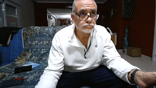 Snapshot of maduroguapo chatting on 01/11/25, 09:15 maduroguapo online show from 01/11/25, 09:15