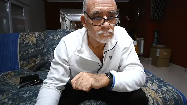 Snapshot of maduroguapo chatting on 01/14/25, 09:41 maduroguapo online show from 01/14/25, 09:41