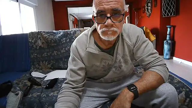 Snapshot of maduroguapo chatting on 02/26/25, 04:56 maduroguapo online show from 02/26/25, 04:56