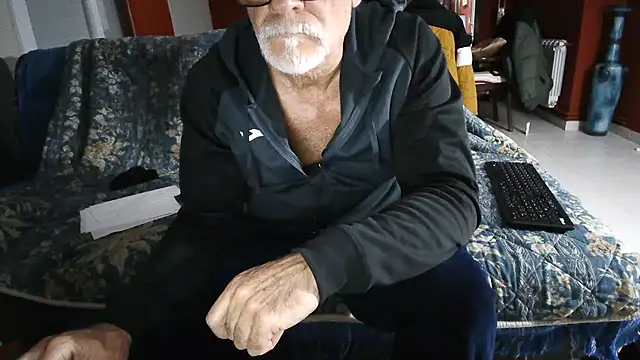 Snapshot of maduroguapo chatting on 03/02/25, 09:54 maduroguapo online show from 03/02/25, 09:54