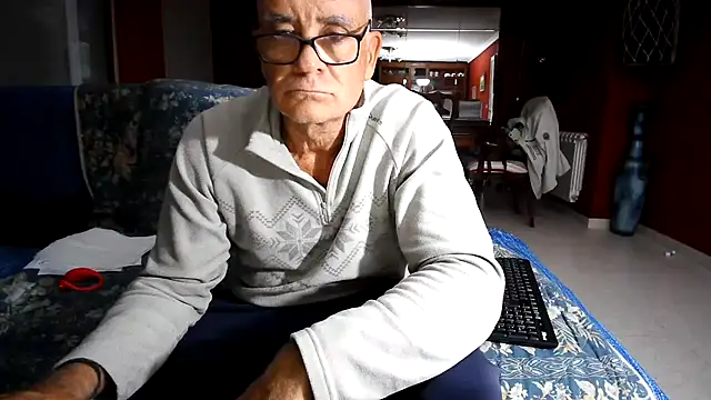 Snapshot of maduroguapo chatting on 11/06/25, 10:21 maduroguapo online show from 11/06/25, 10:21