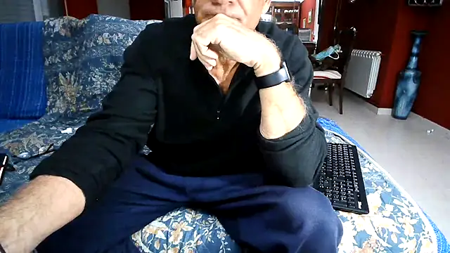 Snapshot of maduroguapo chatting on 11/08/25, 09:46 maduroguapo online show from 11/08/25, 09:46