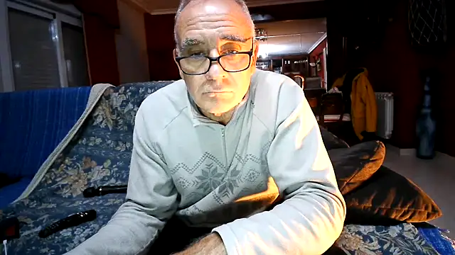 Snapshot of maduroguapo chatting on 11/22/25, 09:58 maduroguapo online show from 11/22/25, 09:58