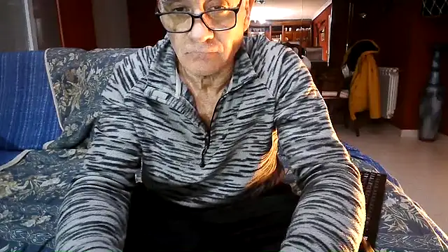 Snapshot of maduroguapo chatting on 11/26/25, 10:22 maduroguapo online show from 11/26/25, 10:22