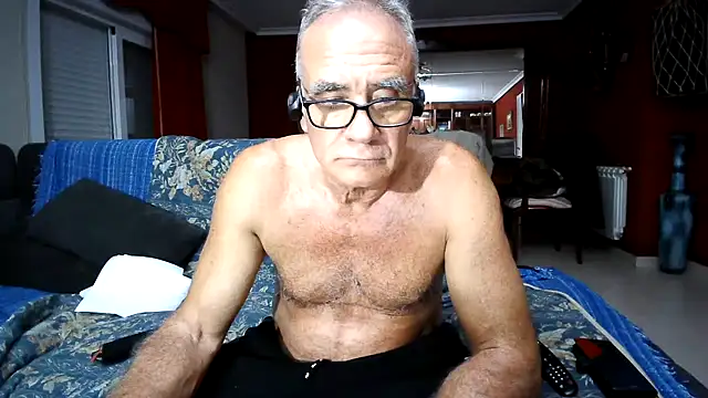 Snapshot of maduroguapo chatting on 04/27/26, 09:24 maduroguapo online show from 04/27/26, 09:24