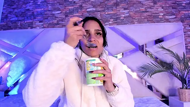 sophie pariss online show from 12/23/25, 04:10