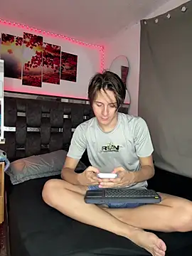 Snapshot of Alex_and_Fabian chatting on 07/16/26, 11:44 Alex and Fabian online show from 07/16/26, 11:44