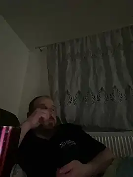 Snapshot of FROL83 chatting on 04/03/26, 08:29 FROL83 online show from 04/03/26, 08:29